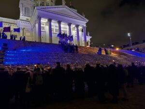 Tuomiokirkko valaistuna